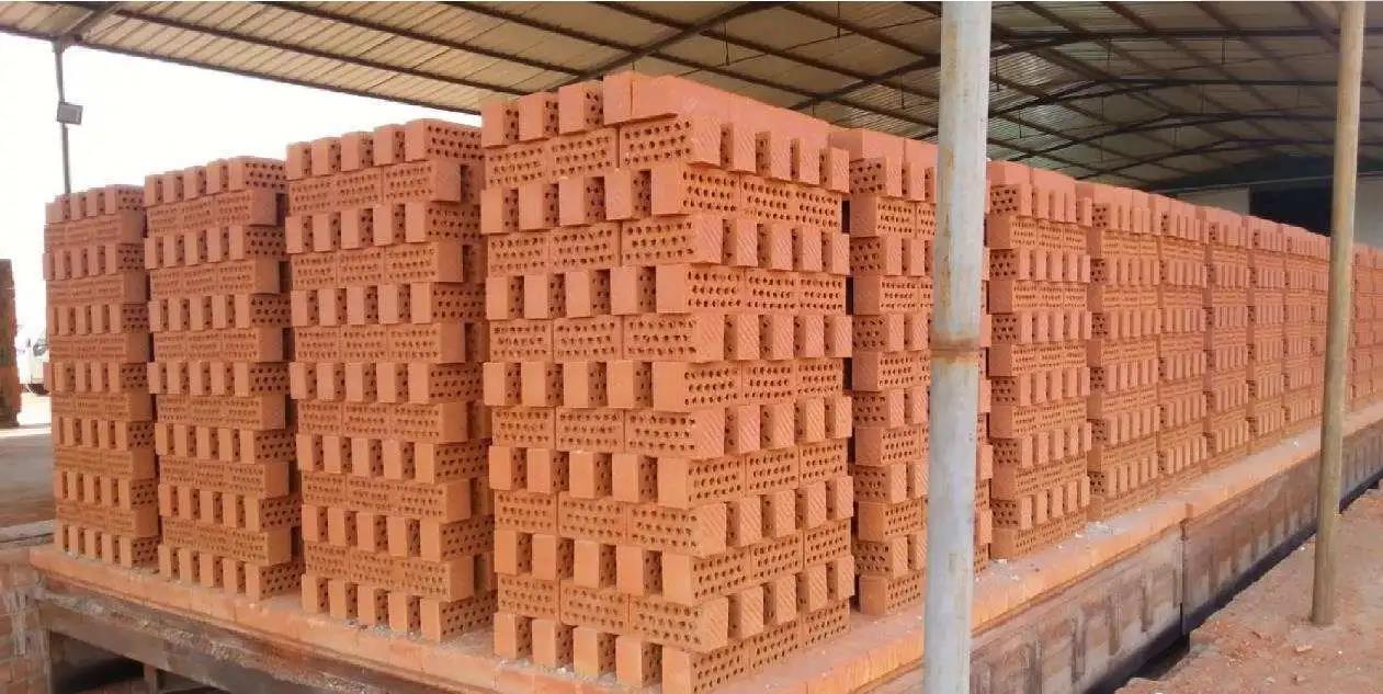 砌墻無(wú)小事 多孔磚孔洞朝向引發(fā)鄰里爭(zhēng)議